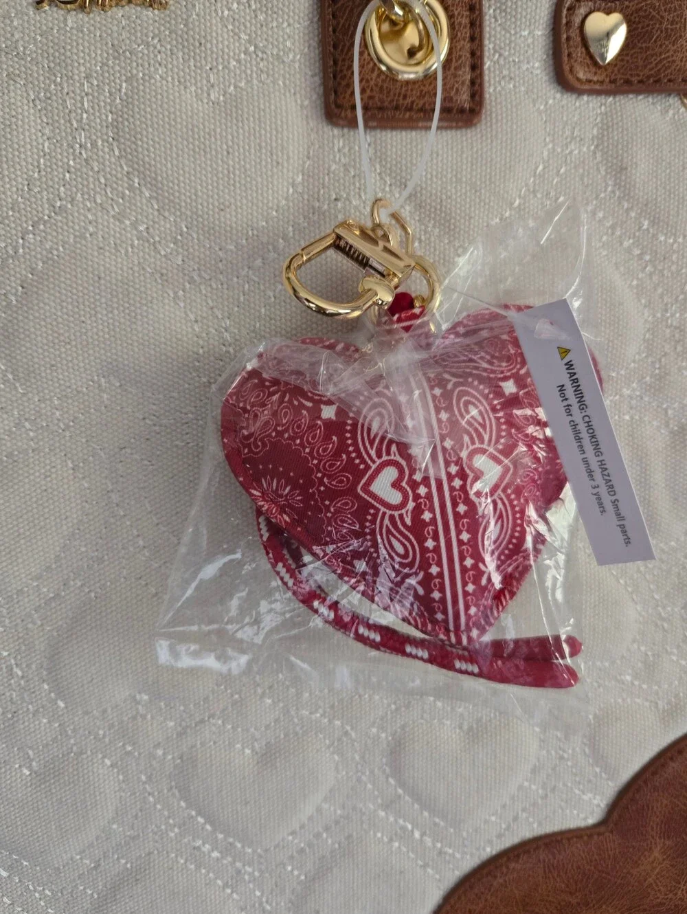 HTF Betsey Johnson Cream and Brown Quilted Tote with Heart Charm NWT - Picture 2 of 8